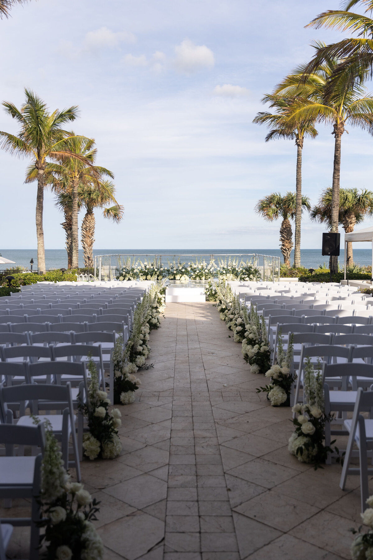 Coastal wedding floral design for Alexis and Porter at John’s Island Club